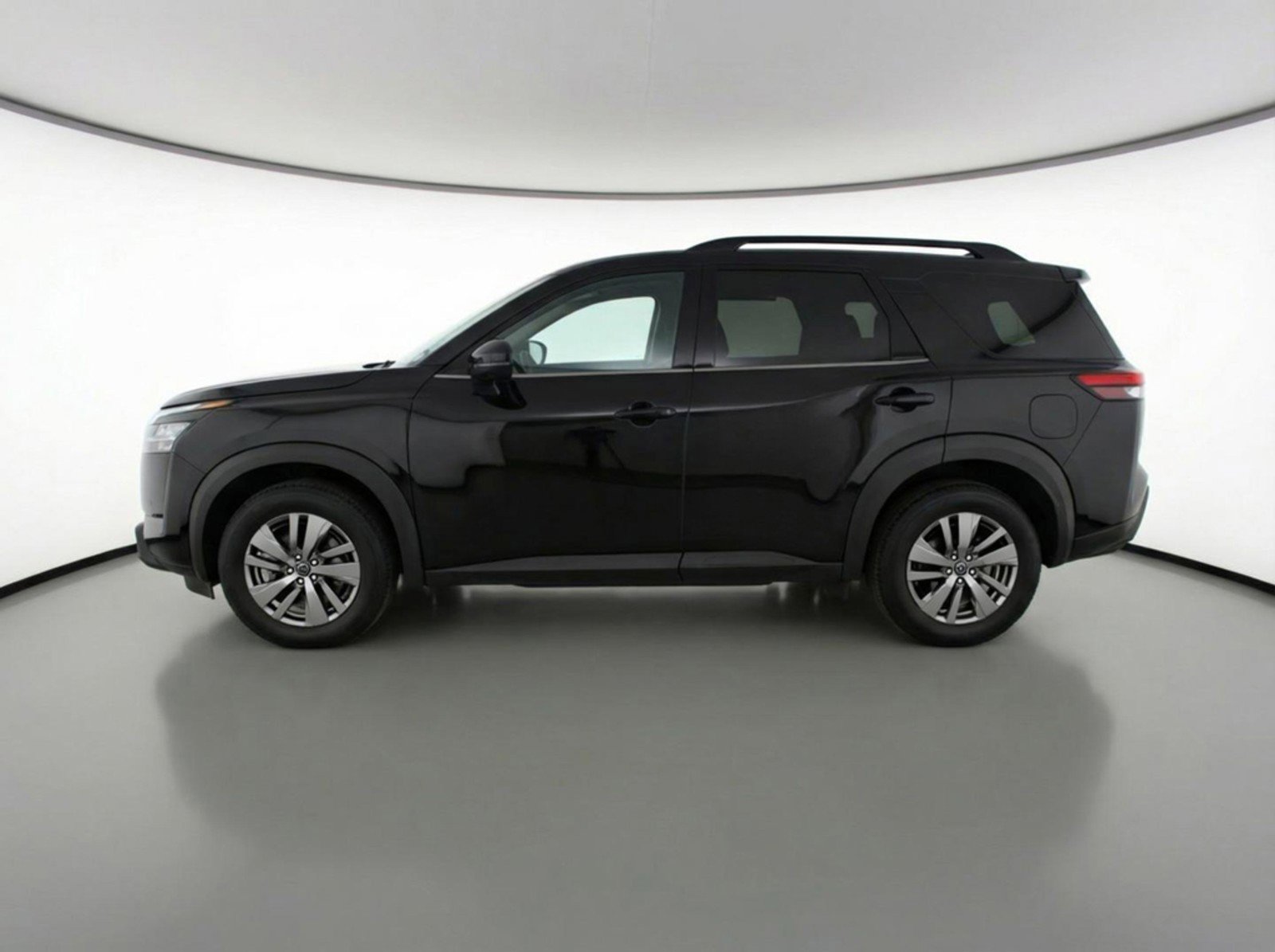 Used 2025 Nissan Pathfinder SV image 5