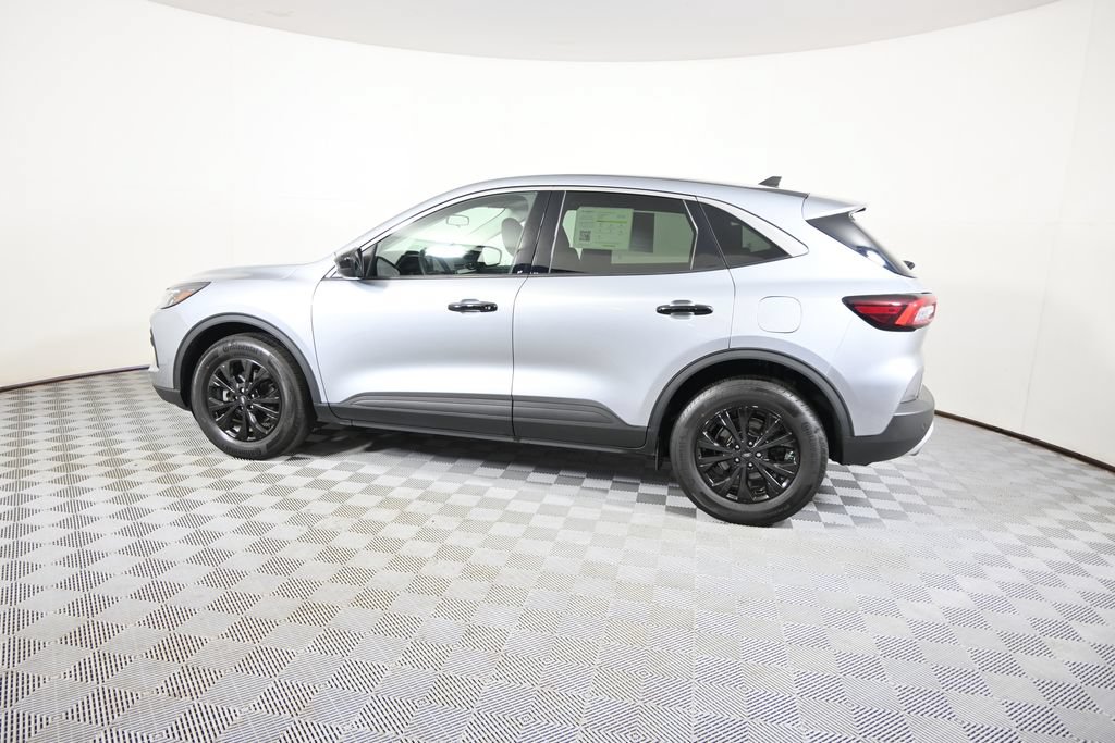 Used 2023 Ford Escape Active w/ Tech Pack #1 AWD/4WD image 3