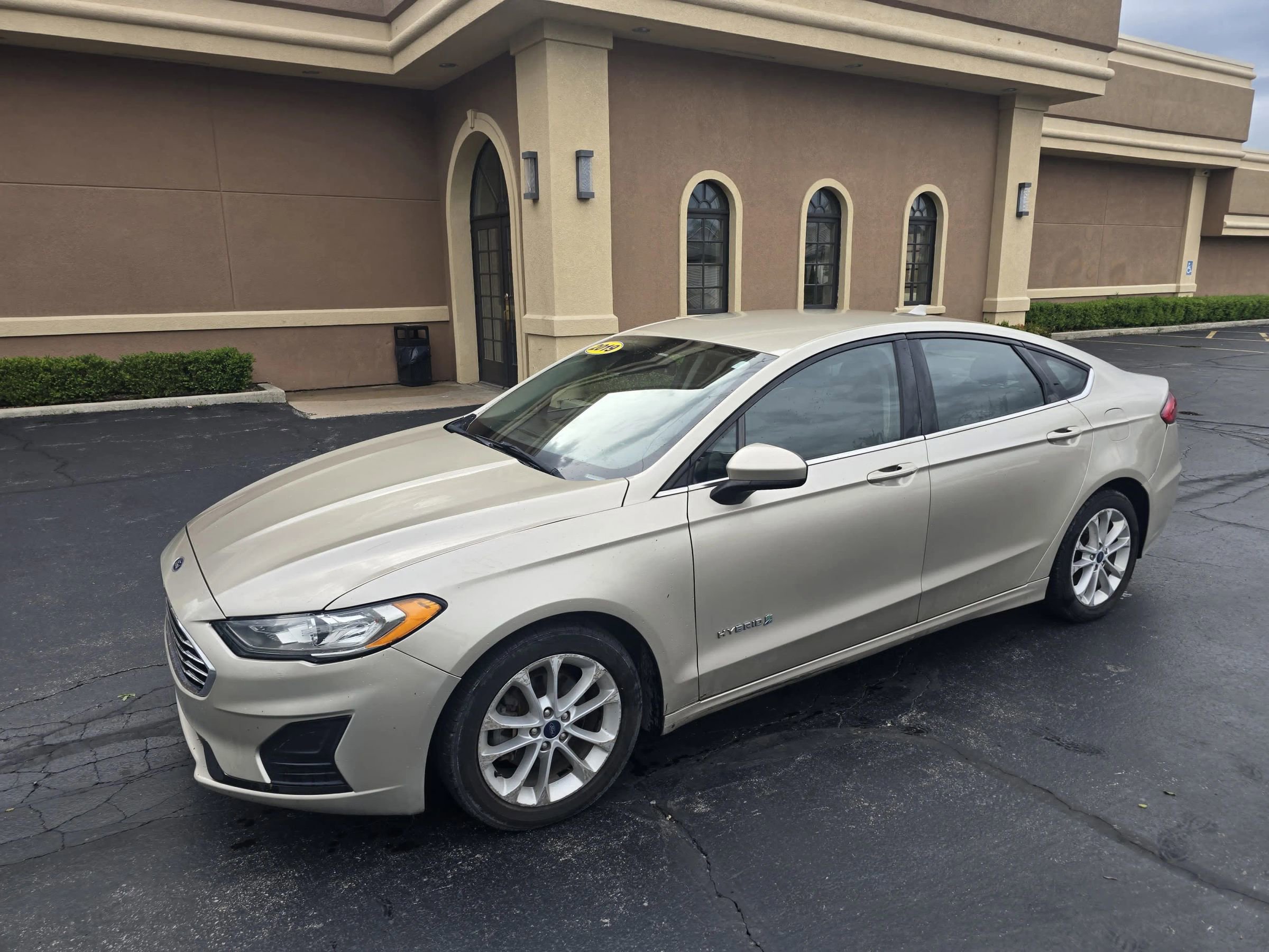 Used 2019 Ford Fusion SE FWD image 3