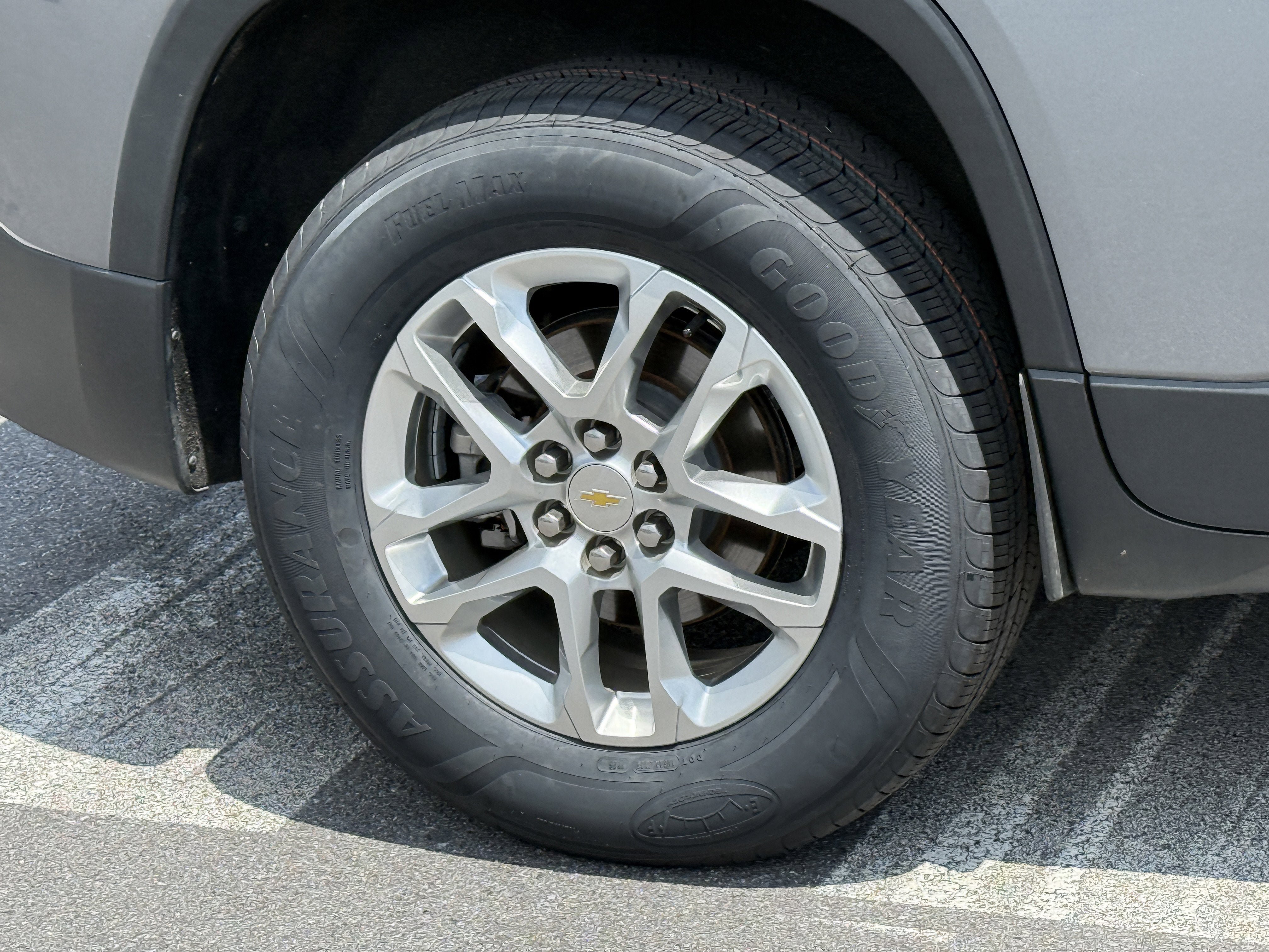 Used 2020 Chevrolet Traverse LT FWD image 11