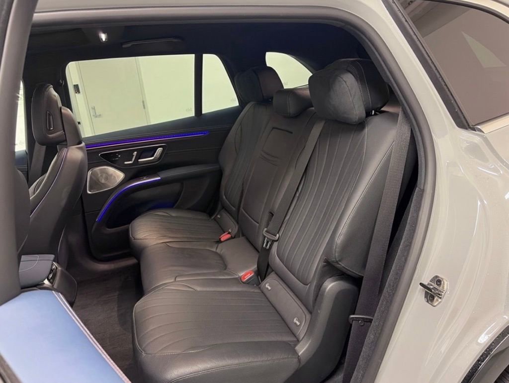 Certified 2023 Mercedes-Benz EQS 580 4MATIC SUV w/ Acoustic Comfort Package image 15