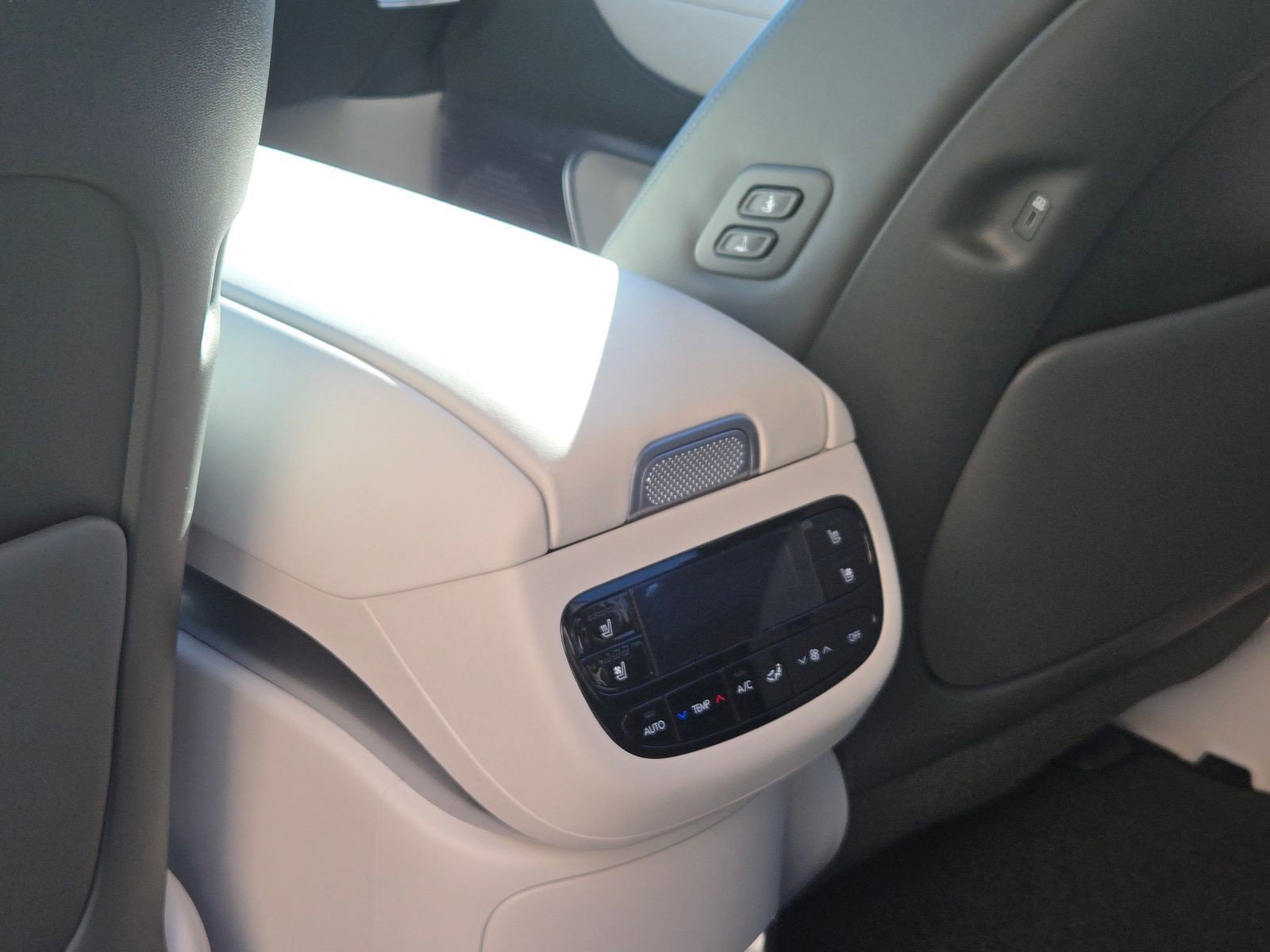 New 2026 Hyundai Ioniq 9 Limited image 12