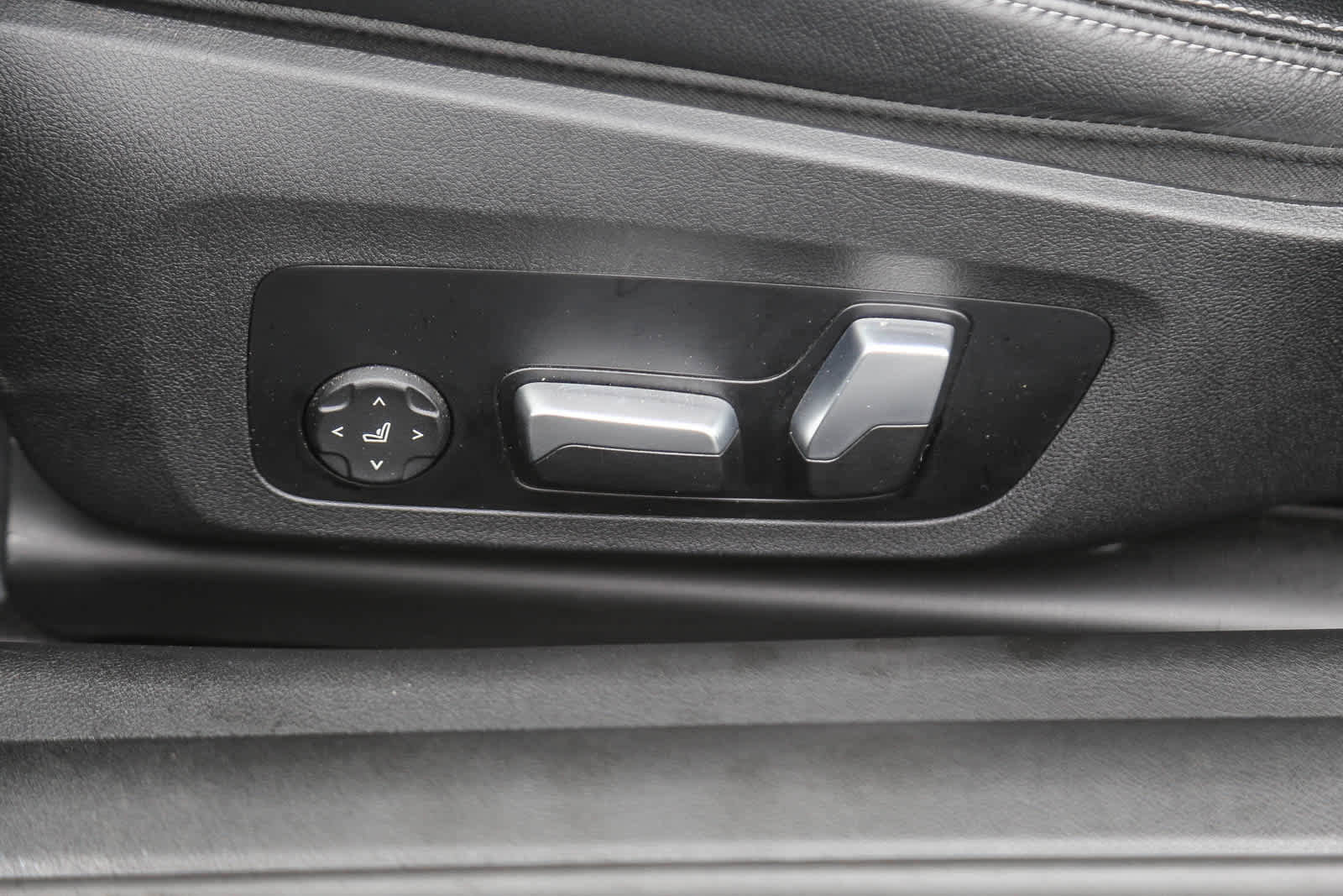 Certified 2023 BMW 430i Convertible w/ M Sport Package image 18