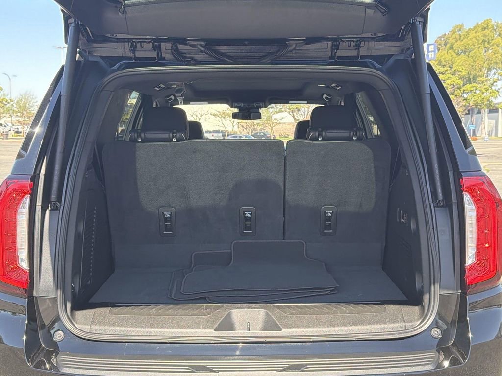 Used 2023 GMC Yukon SLT w/ SLT Premium Package image 29