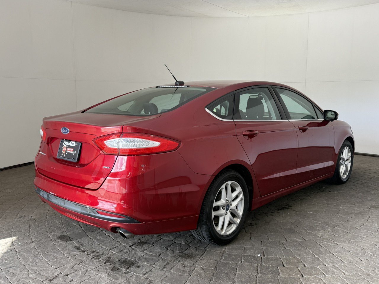Used 2014 Ford Fusion SE FWD image 9