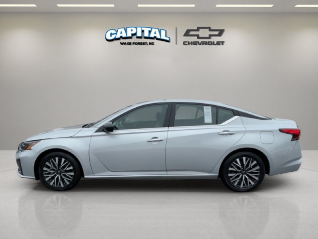 Used 2024 Nissan Altima 2.5 SV FWD image 2