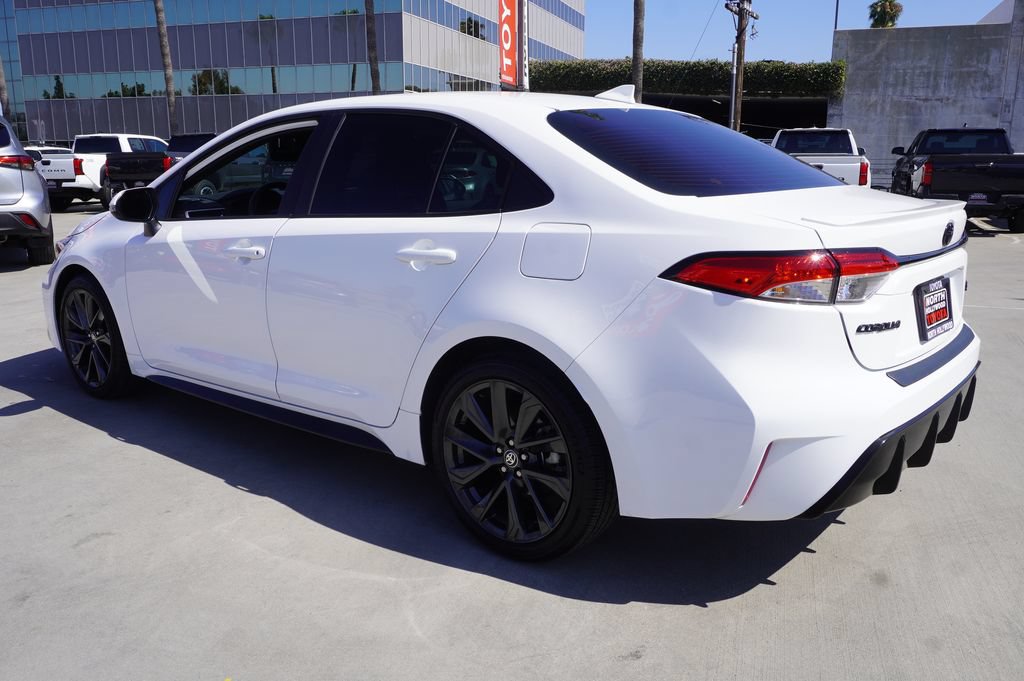 Certified 2025 Toyota Corolla SE FWD image 5