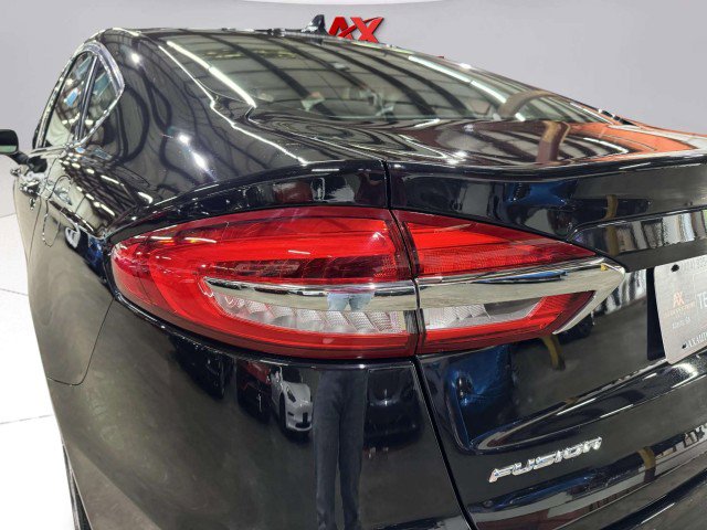 Used 2020 Ford Fusion SE image 12