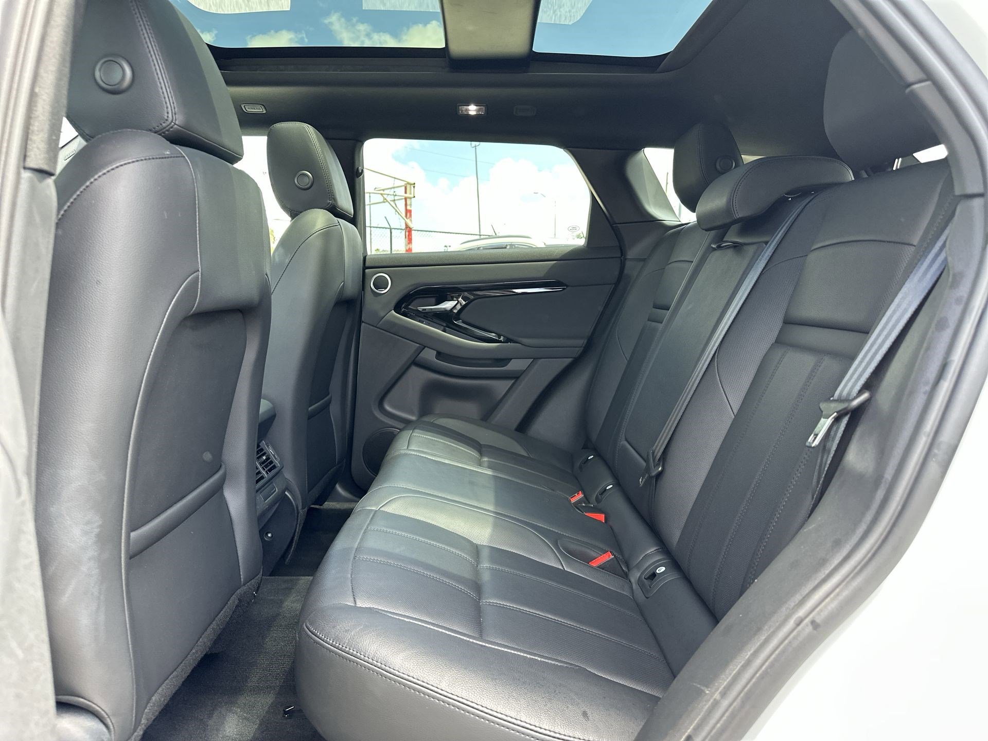 Used 2025 Land Rover Range Rover Evoque S AWD/4WD image 25