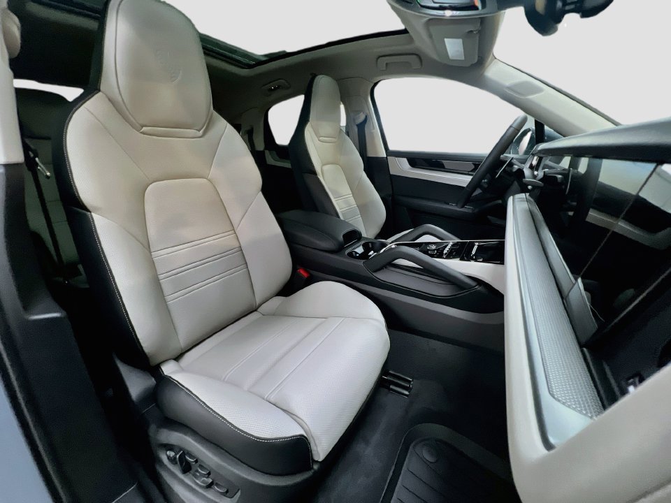 New 2026 Porsche Cayenne Coupe AWD/4WD image 30