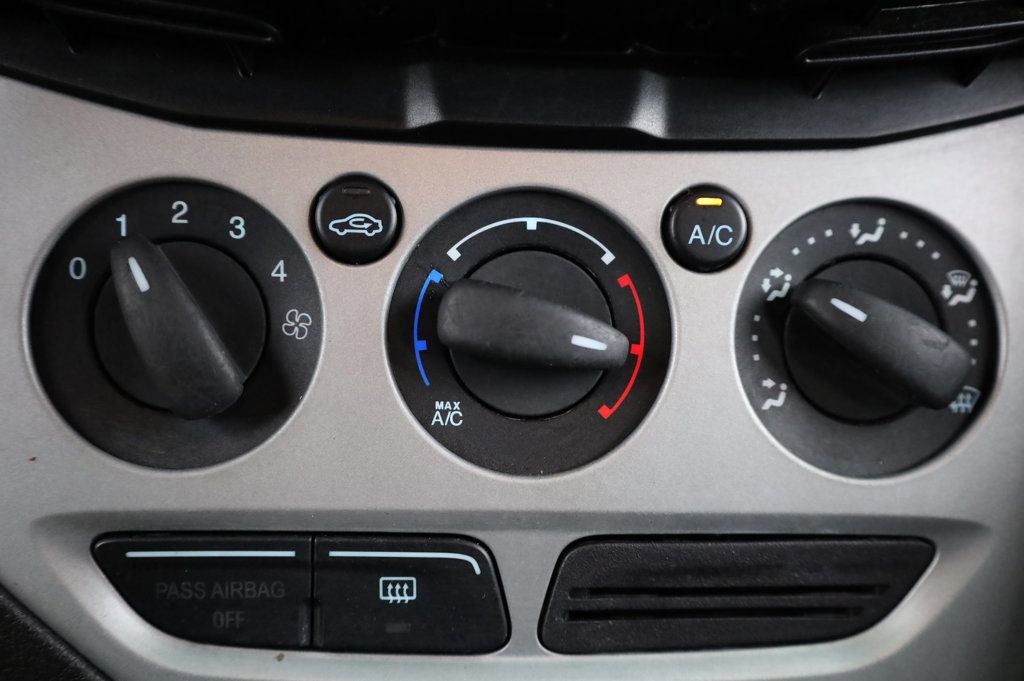 Used 2014 Ford Focus SE image 35