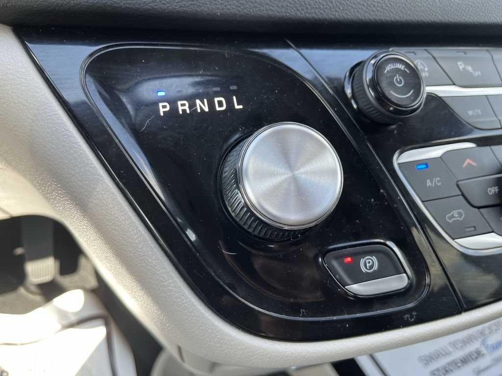 Used 2023 Chrysler Pacifica Touring-L FWD image 19