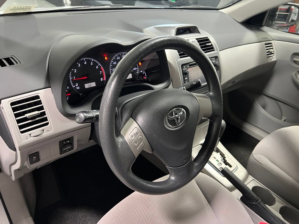 Used 2013 Toyota Corolla LE FWD image 13