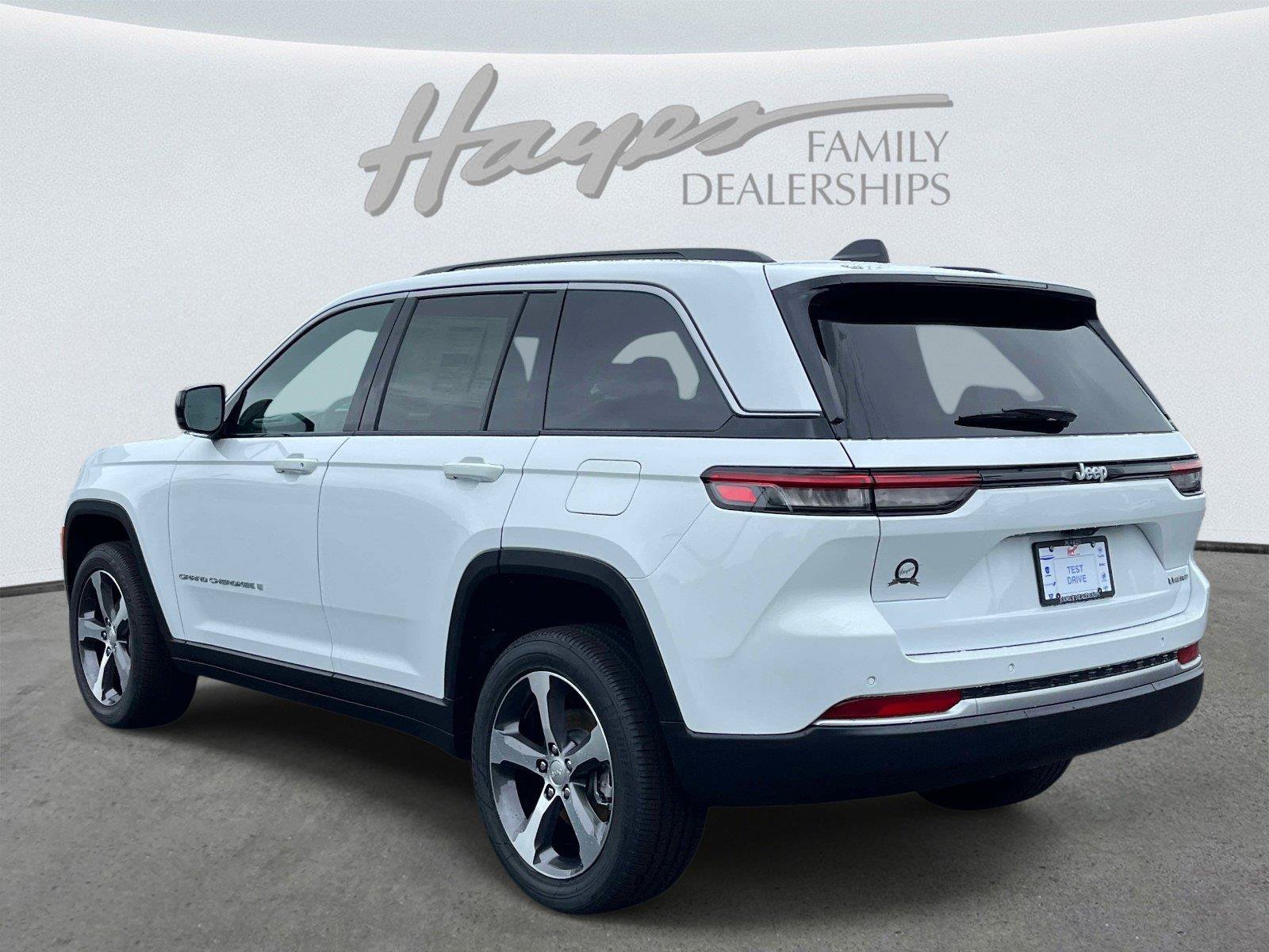 New 2026 Jeep Grand Cherokee Limited RWD image 4