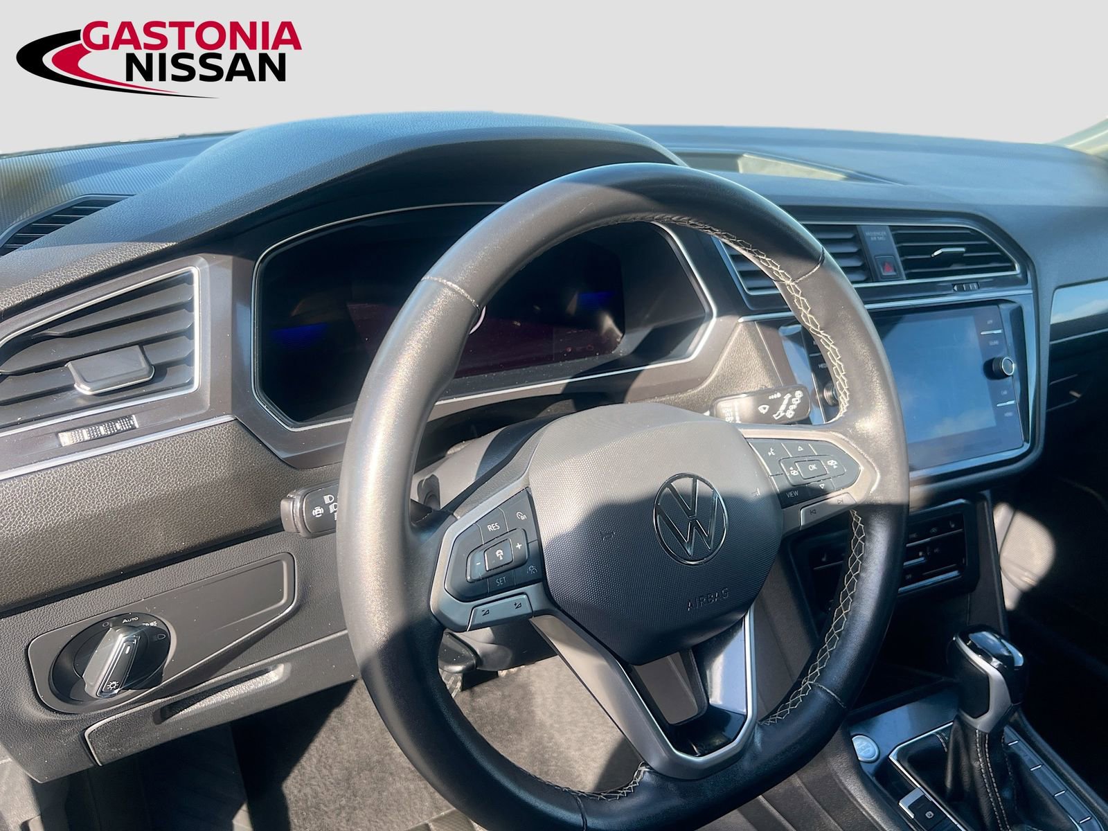 Used 2024 Volkswagen Tiguan SE image 11