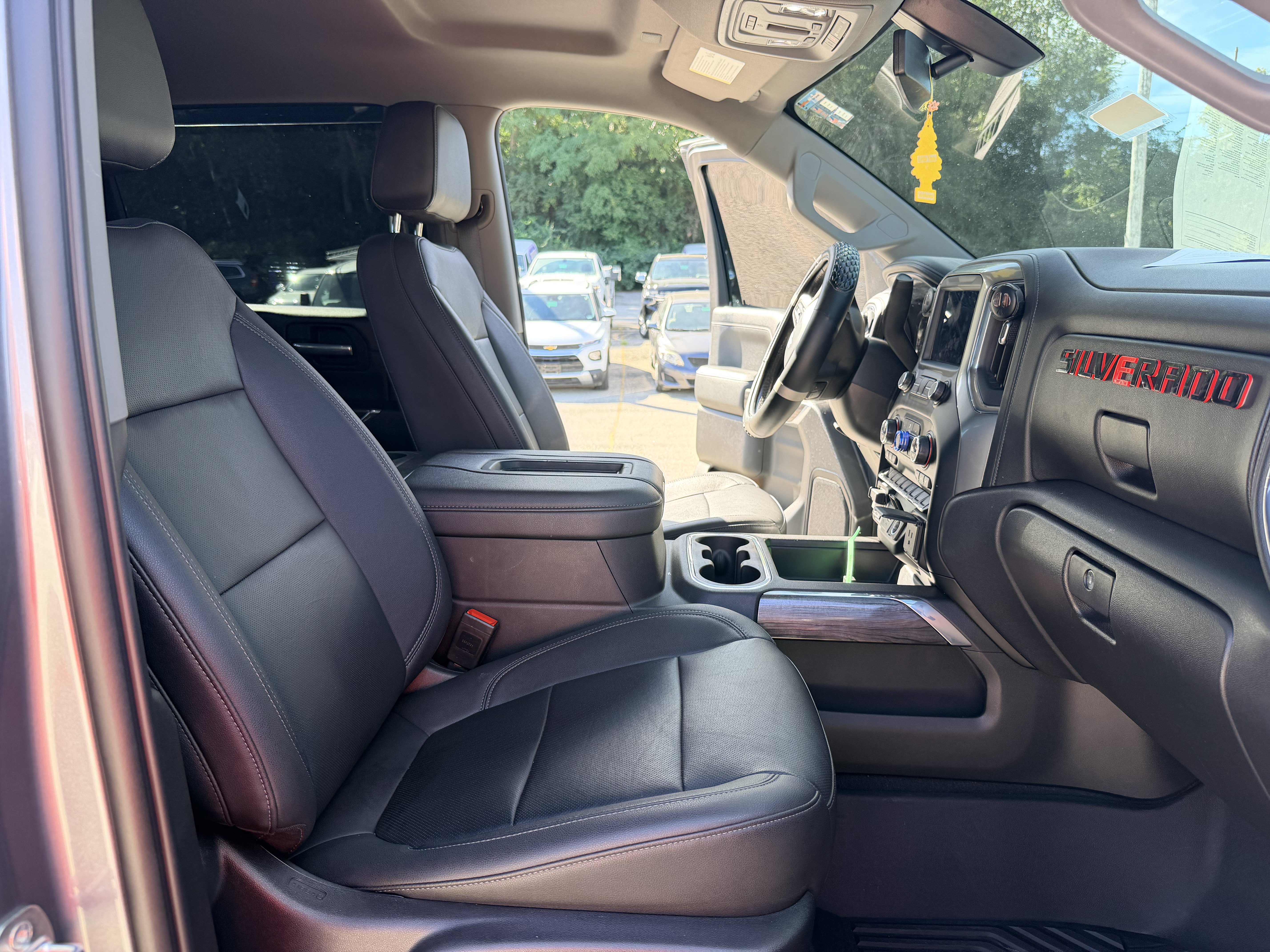 Used 2021 Chevrolet Silverado 1500 LTZ AWD/4WD image 11