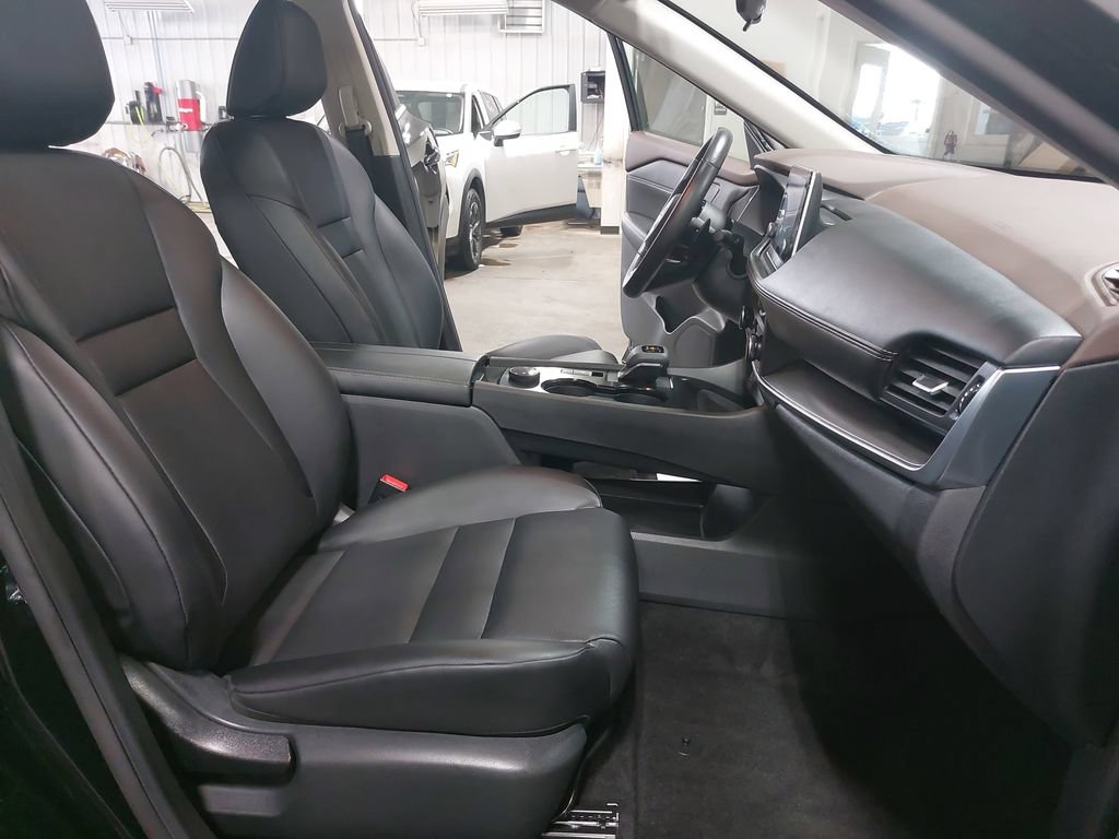 Used 2023 Nissan Rogue SV w/ SV Premium B Package AWD/4WD image 10