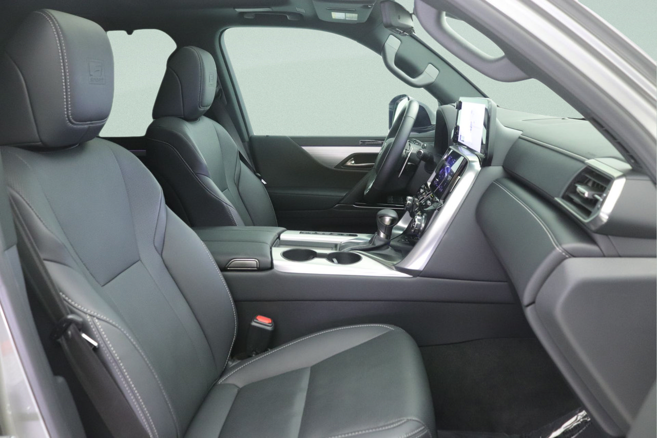Used 2026 Lexus LX 600 F Sport w/ Accessory Package (Z1) AWD/4WD image 28