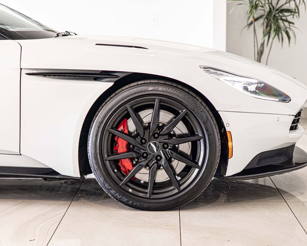 Used 2018 Aston Martin DB11 V12 image 10