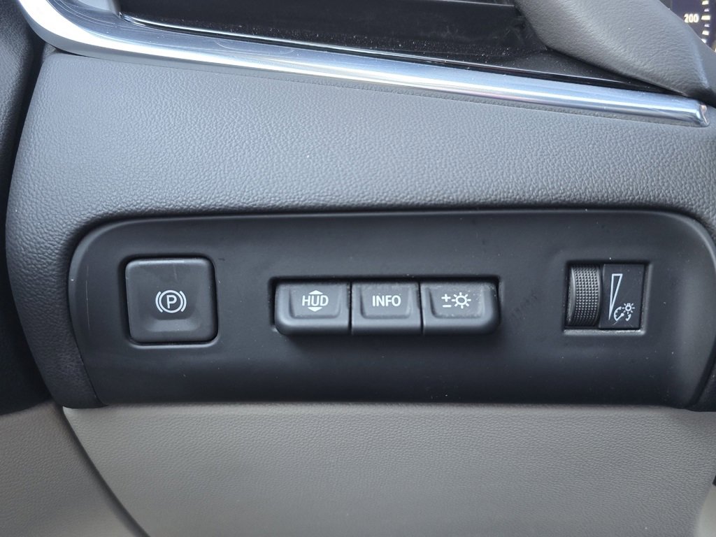 Used 2022 Buick Enclave Avenir w/ Avenir Technology Package image 22