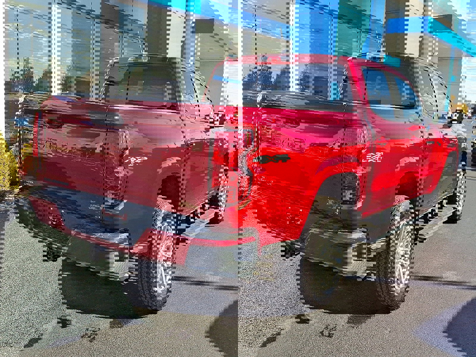 Used 2023 Chevrolet Colorado LT w/ LT Convenience Package image 6