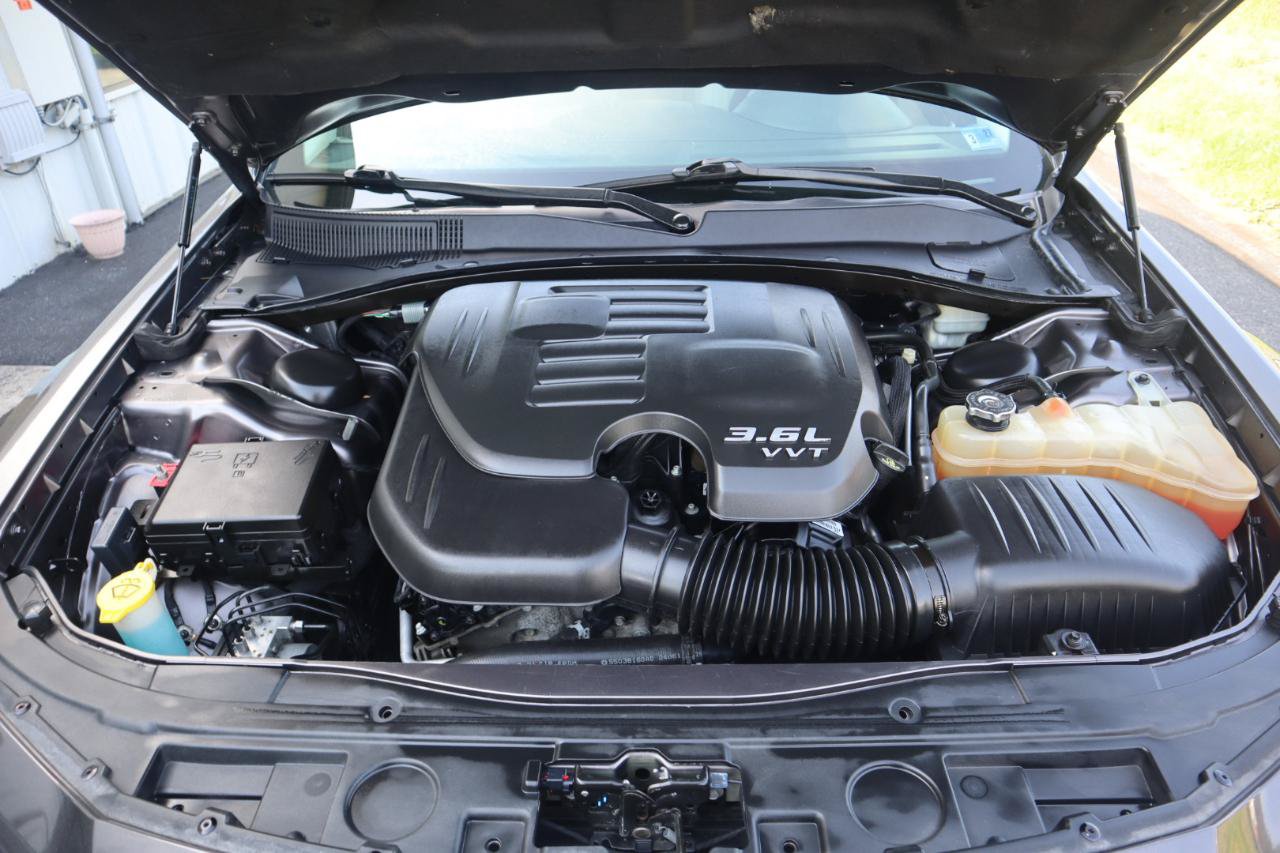 Used 2015 Chrysler 300 C w/ Light Group RWD image 36