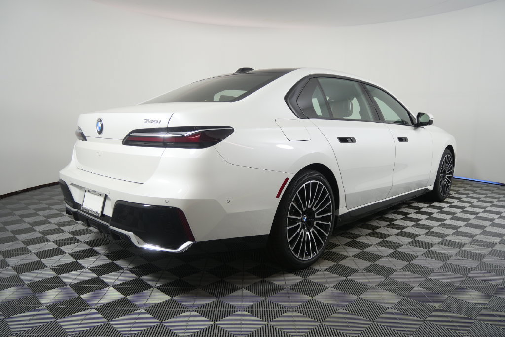 New 2026 BMW 740i w/ Executive Package RWD image 4