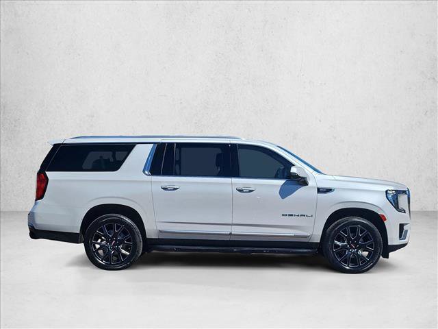 Used 2023 GMC Yukon XL Denali AWD/4WD image 4