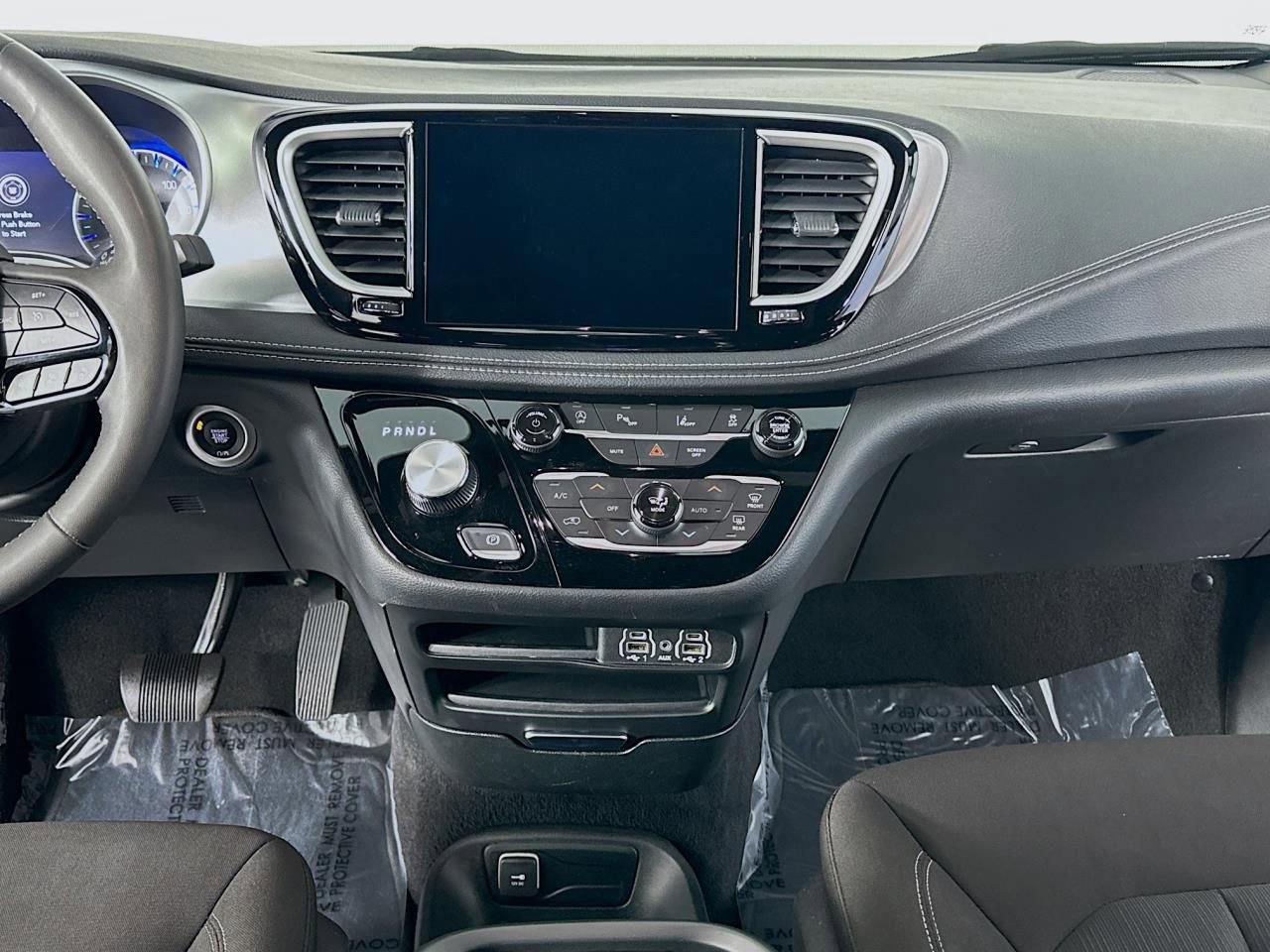 Used 2023 Chrysler Pacifica Touring image 12