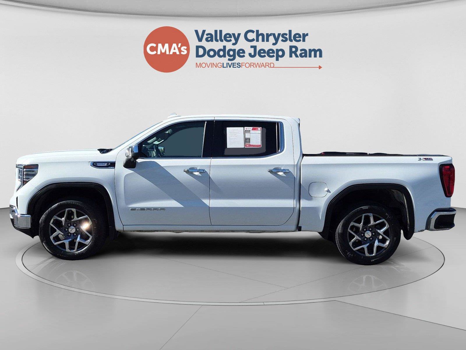 Used 2023 GMC Sierra 1500 SLT w/ SLT Premium Package AWD/4WD image 2