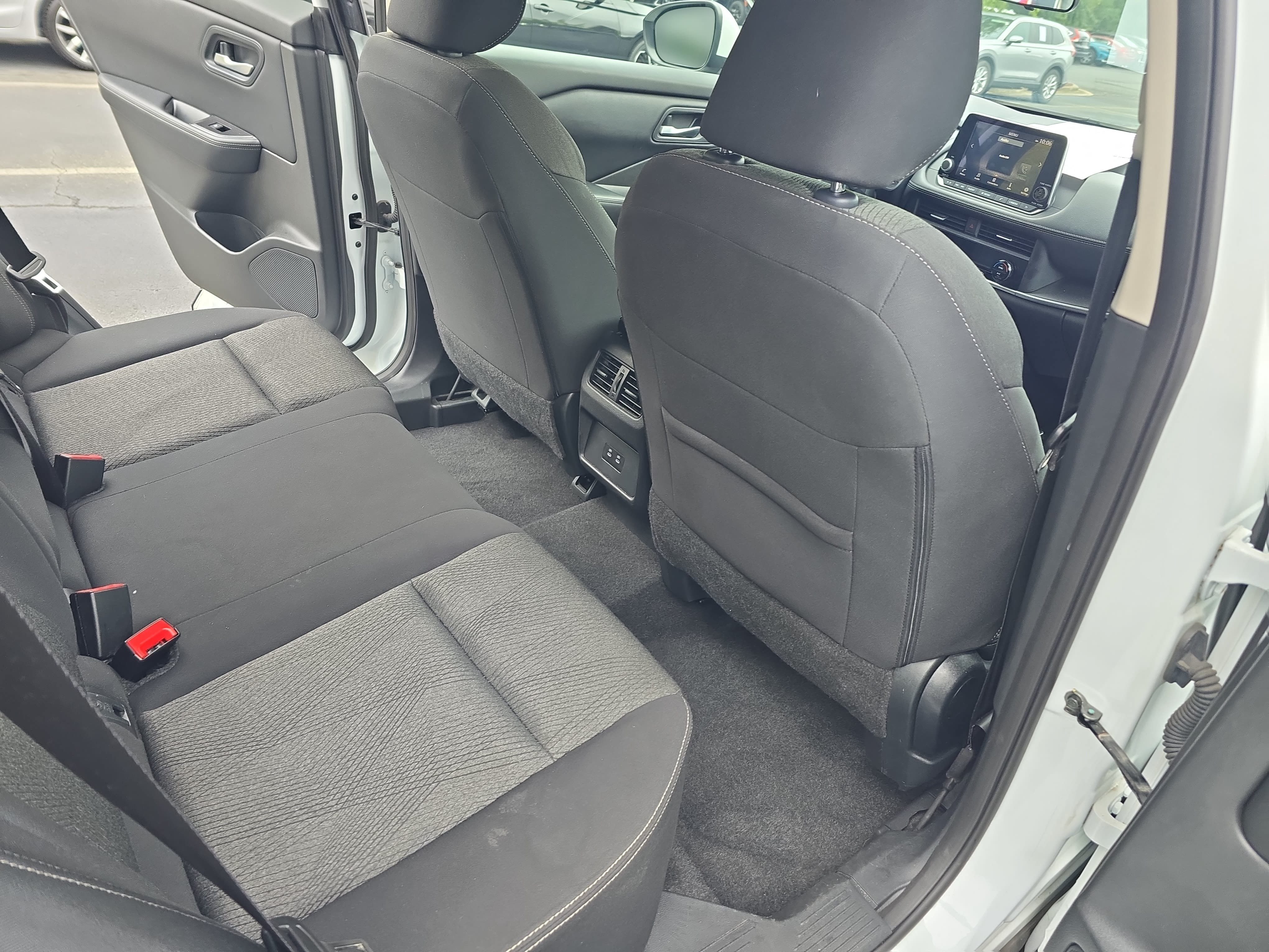 Used 2024 Nissan Rogue SV AWD/4WD image 11