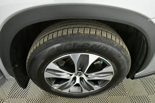 Used 2023 Toyota Highlander XLE image 17