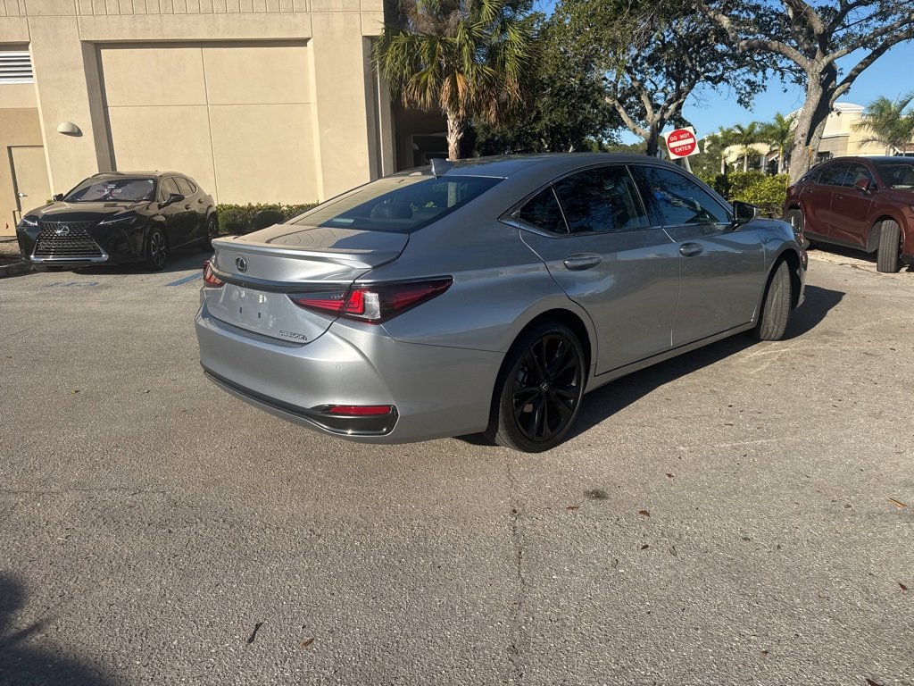 Used 2023 Lexus ES 300h F Sport image 5