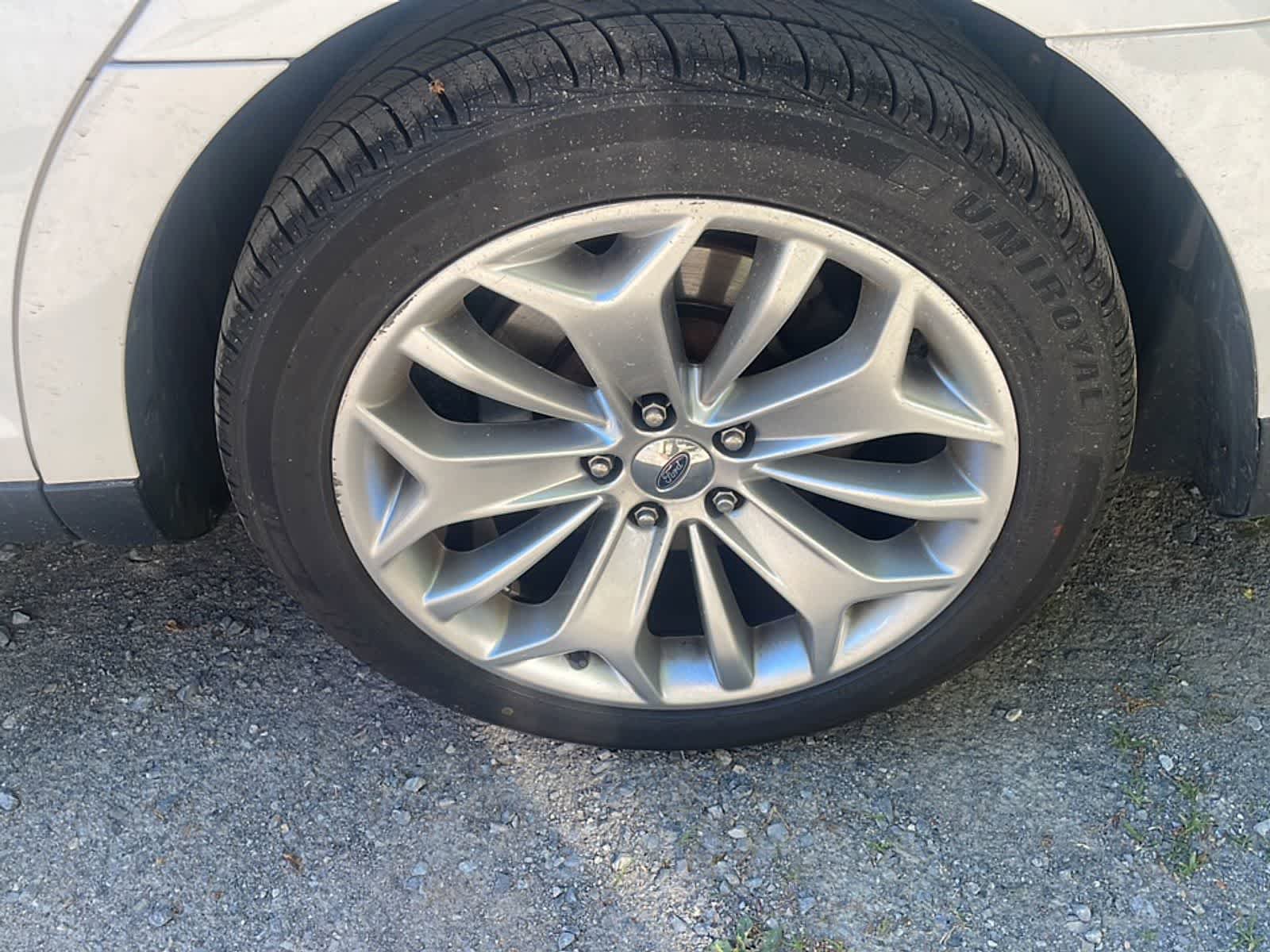 Used 2014 Ford Taurus Limited FWD image 19