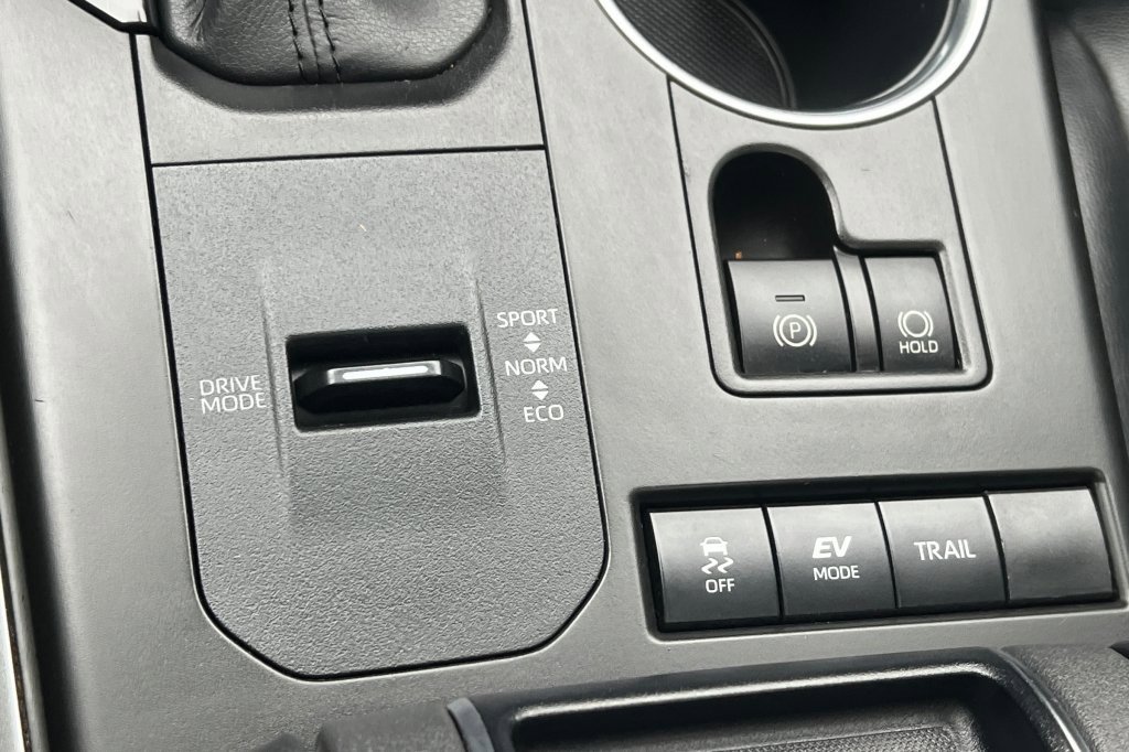 Used 2020 Toyota Highlander XLE image 17