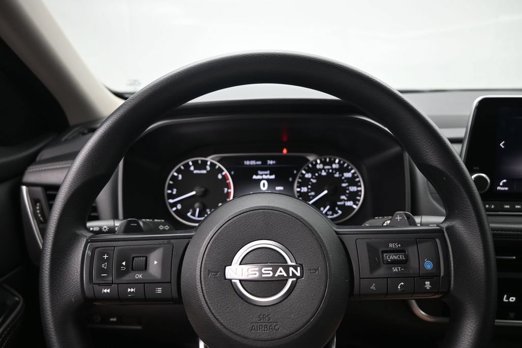 Used 2024 Nissan Rogue SV FWD image 13