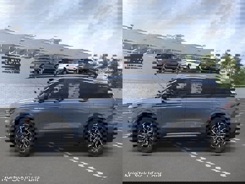 New 2026 Lincoln Nautilus Premier image 3