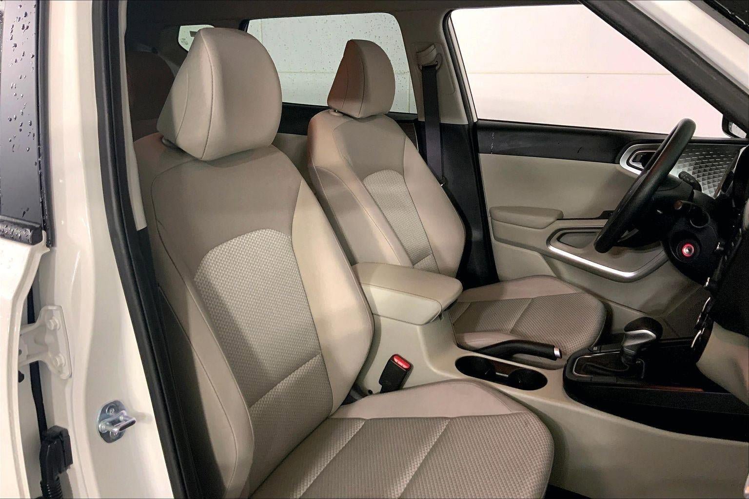 Used 2025 Kia Soul LX FWD image 7