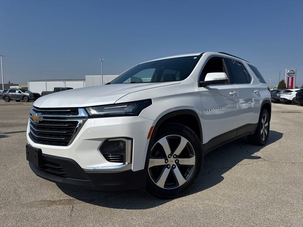 Used 2023 Chevrolet Traverse LT w/ LT Premium Package AWD/4WD image 1