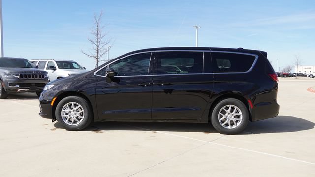 New 2026 Chrysler Pacifica Select FWD image 6