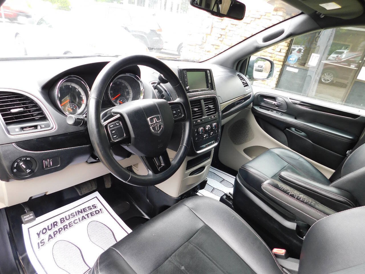 Used 2018 Dodge Grand Caravan SXT FWD image 23