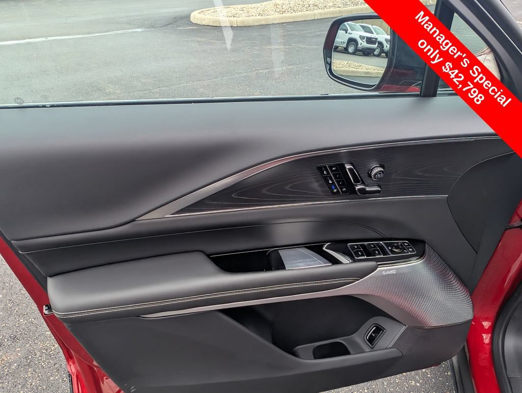 Used 2025 Cadillac Lyriq Luxury w/ LPO, Floor Liner Package AWD/4WD image 15