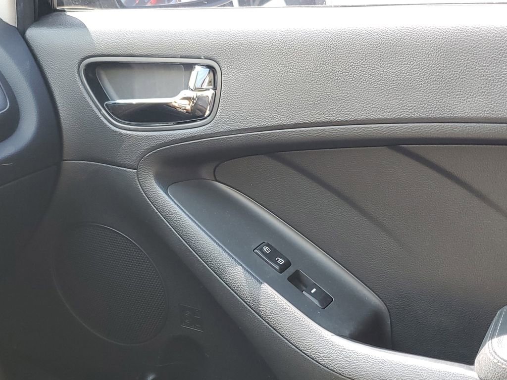 Used 2017 Kia Forte S image 30