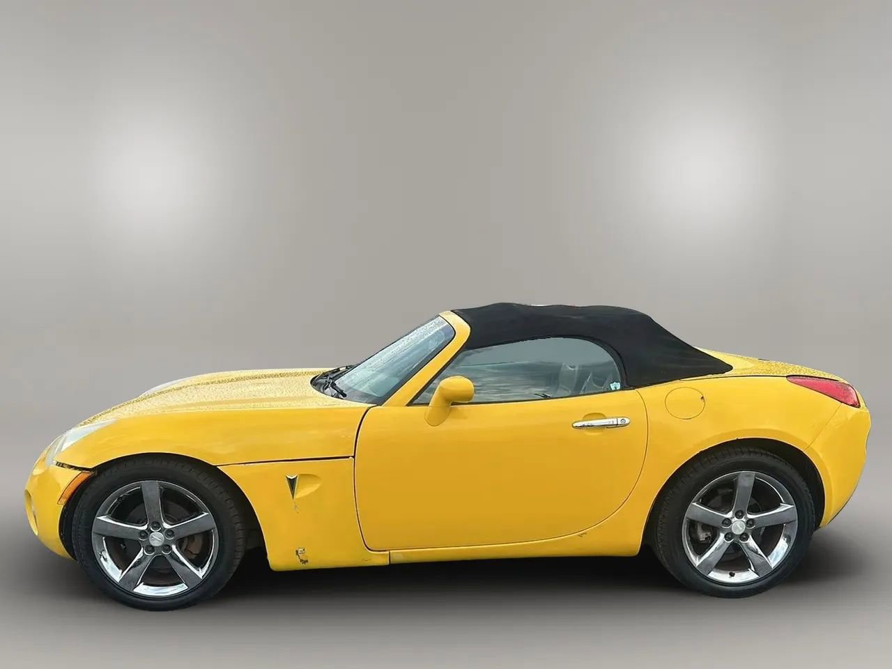 Used 2006 Pontiac Solstice Convertible w/ Premium Package image 2