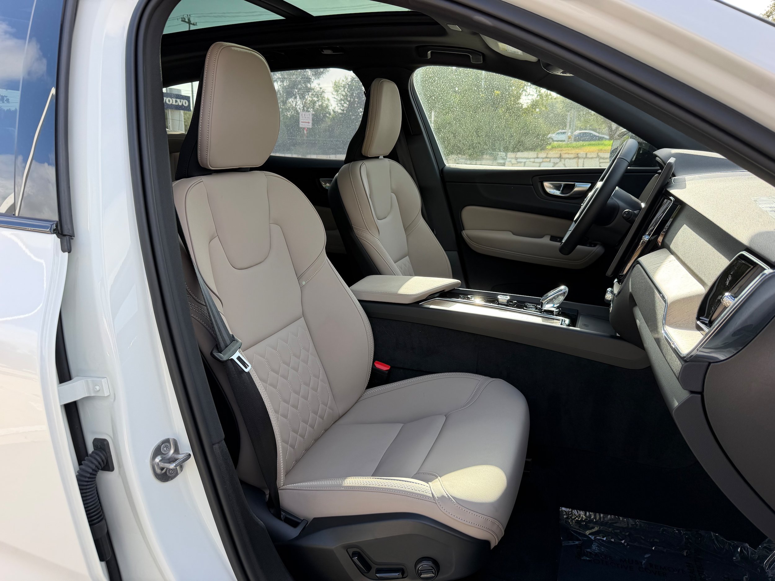 Certified 2026 Volvo XC60 T8 Plus AWD/4WD image 10