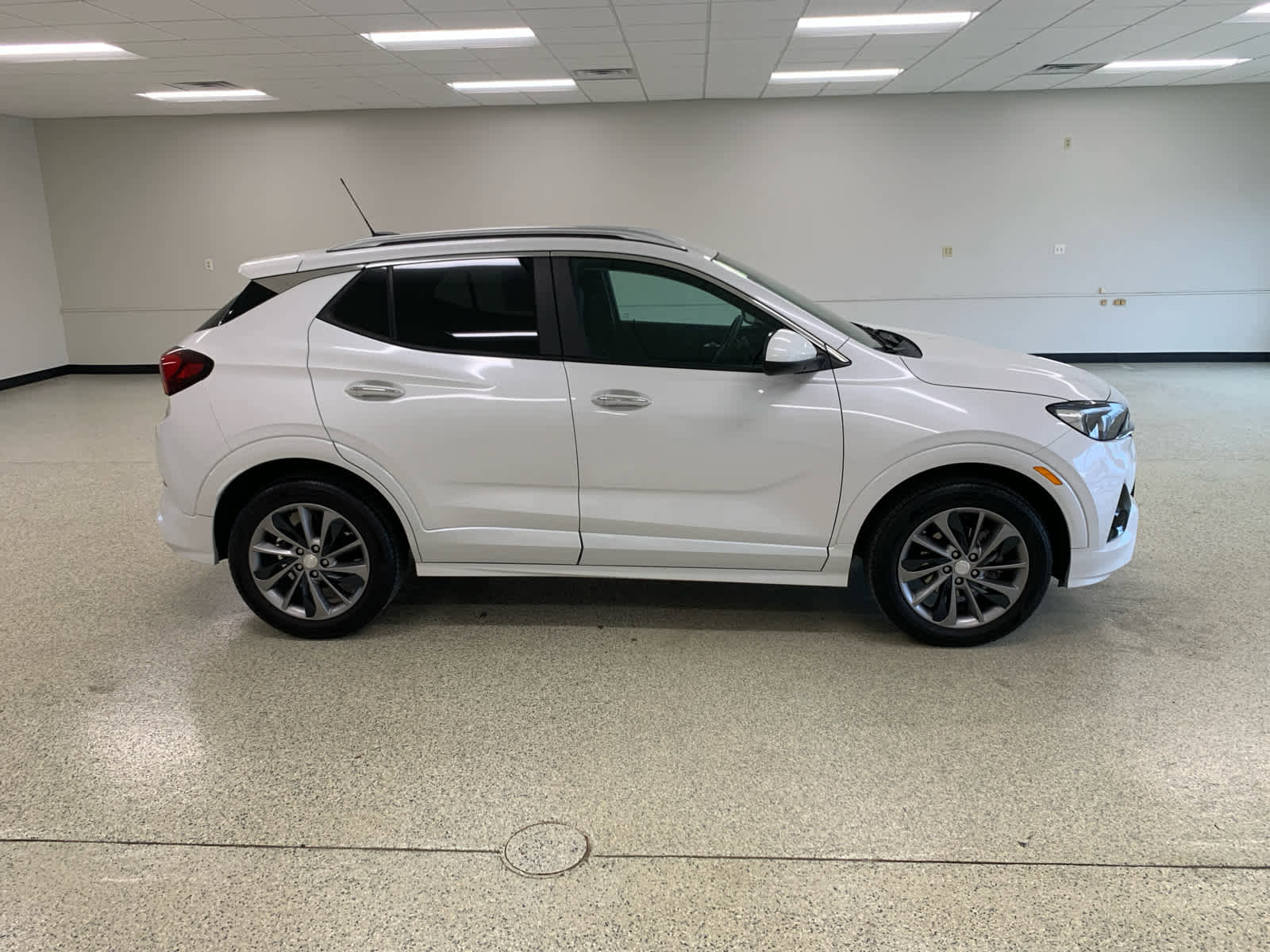 Used 2022 Buick Encore GX Preferred w/ Sport Touring Package FWD image 4