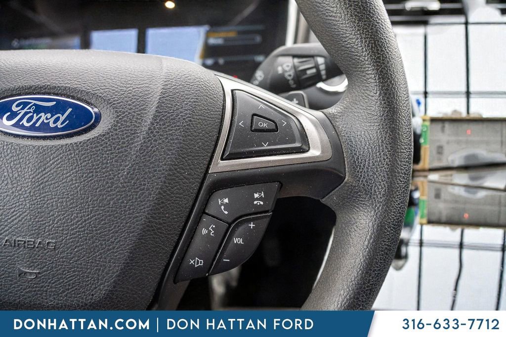 Used 2017 Ford Fusion SE w/ Fusion SE Technology Package image 12