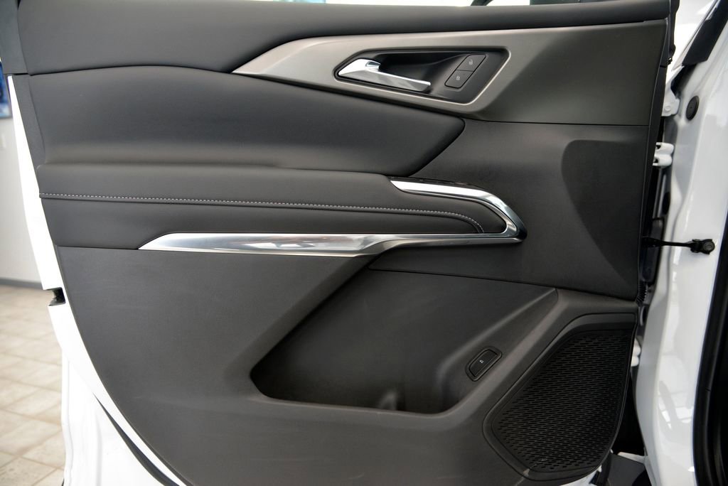 Used 2025 Chevrolet Traverse LT AWD/4WD image 14