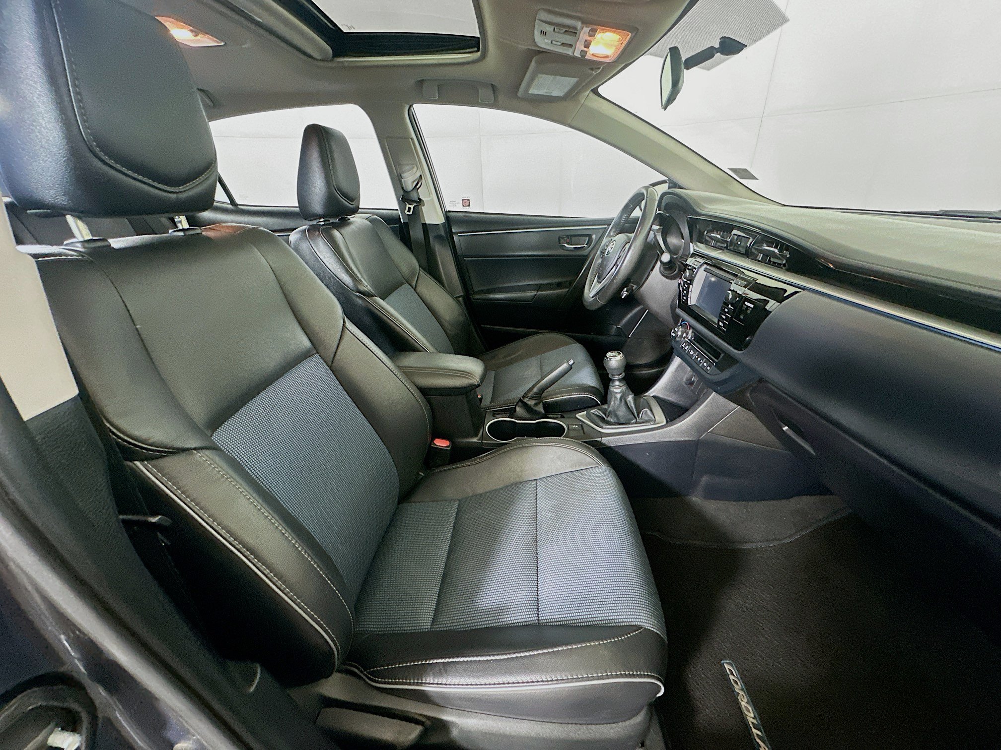 Used 2016 Toyota Corolla S FWD image 30