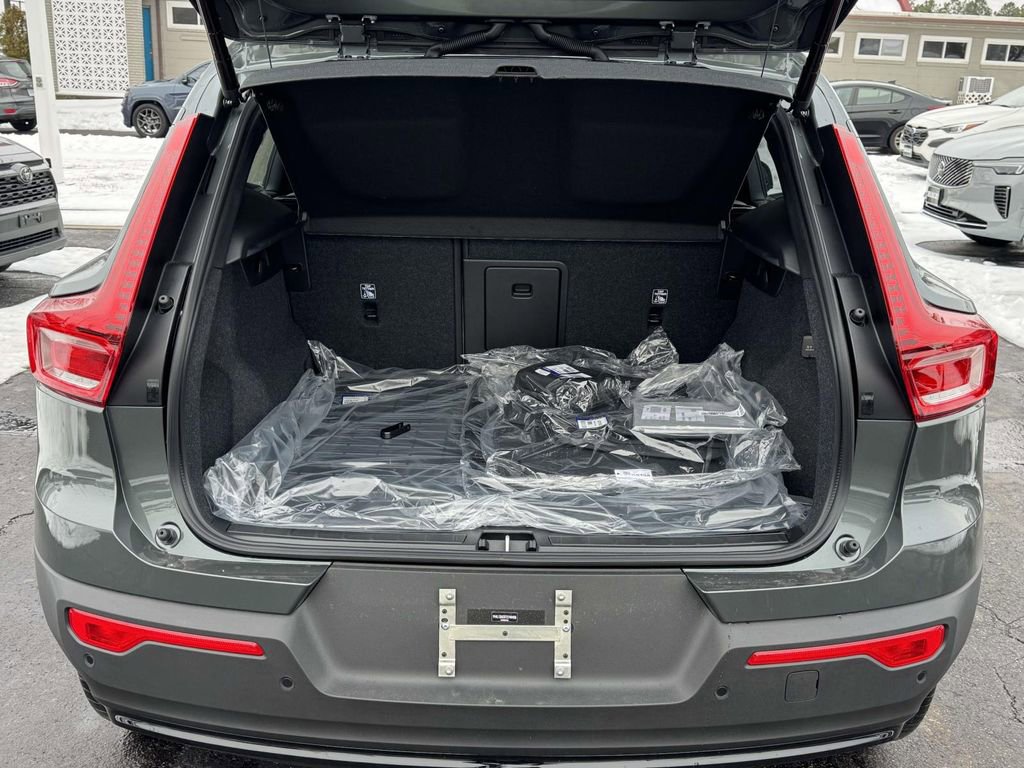 New 2026 Volvo XC40 B5 Plus w/ Protection Package Premier image 15